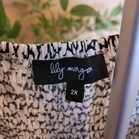 Women's Black and White Patterned Top - Picture 4 of 6